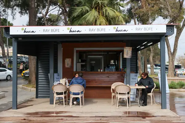 Buca’da iki yeni büfe hizmete açıldı