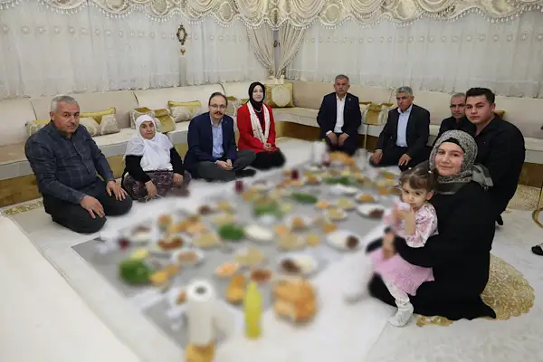 Vali Kızılkaya, Dünya Kadınlar Günü’nde şehit ailesiyle bir araya geldi