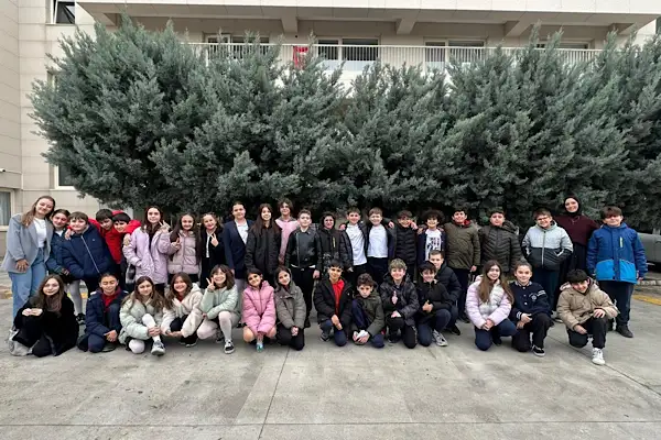 Bursa’da öğrencilerden huzurevi ziyareti