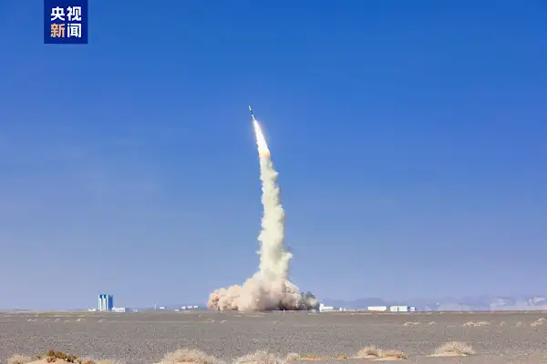 Çin, bir roketle 8 uyduyu fırlattı