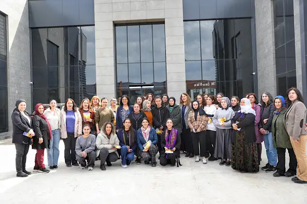 Kayapınar’da tekstil işçisi kadınlar ziyaret edildi