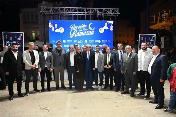 Kepez’de Ramazan iftarında mahalle sakinleri bir araya geldi