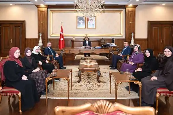 Dünya ikincisi Kocaelili öğrencilere Vali Aktaş’tan tebrik