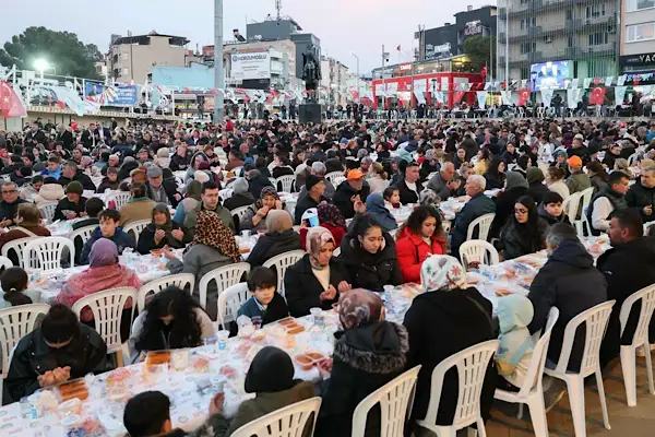 Alaşehir’de Vatandaşlar iftarında bir araya geldi