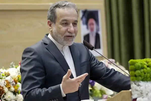 Arakçi: ABD Qeshm Adası’ndaki saldırısı “açık ve çaresiz bir suç”