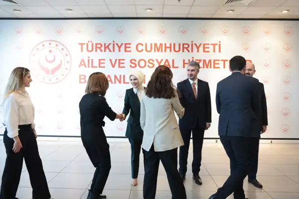 Aile ve Sosyal Hizmetler Bakanı Göktaş, bakanlık personeli ile bayramlaştı 