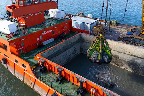 İzmir Körfezi’nden 1 milyon ton dip çamuru çıkardı