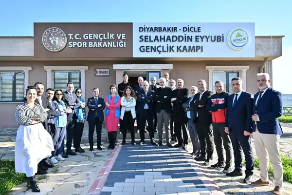 Vali Zorluoğlu, Dicle Kampı'nda gençlerle buluştu