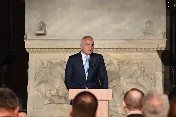 Bakan Ersoy: Türkiye, yakmadan barışa ve insanlığa hizmet etmektedir