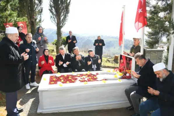 Başkan Genç’ten şehit Pilot Gençcelep'in kabrine ve ailesine ziyaret