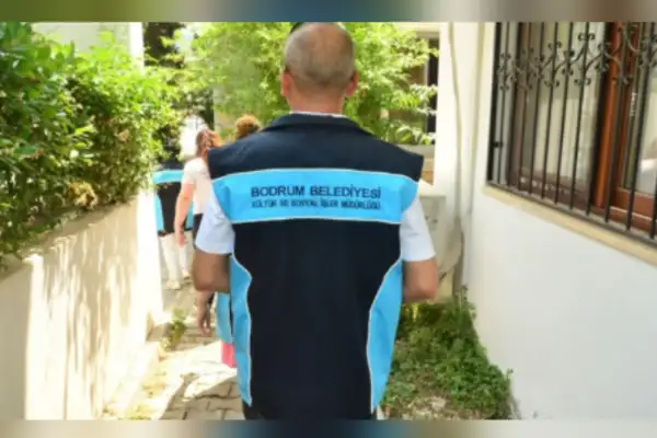 Bodrum'da dar gelirli vatandaşlara sosyal destek kartı dağıtımı devam ediyor