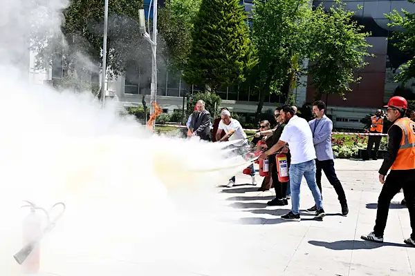 Muratpaşa’da uygulamalı yangın tatbikatı gerçekleştirildi