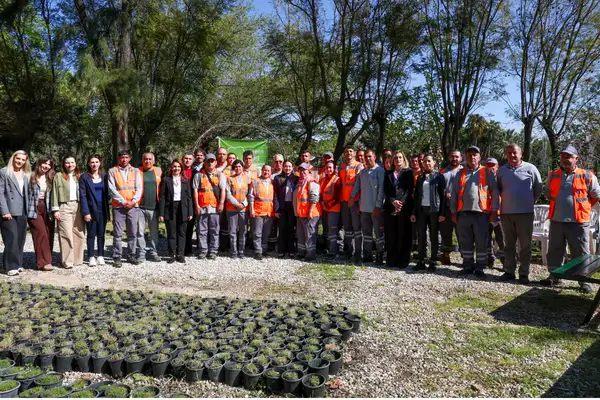 Özdemir, Atatürk Kültür Parkı çalışanlarıyla bir araya geldi