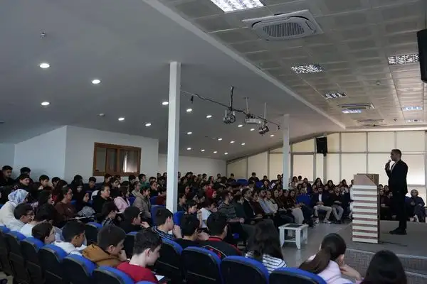 Esenyurt Belediyesi’nden öğrencilere sınav kaygısı ve motivasyon semineri