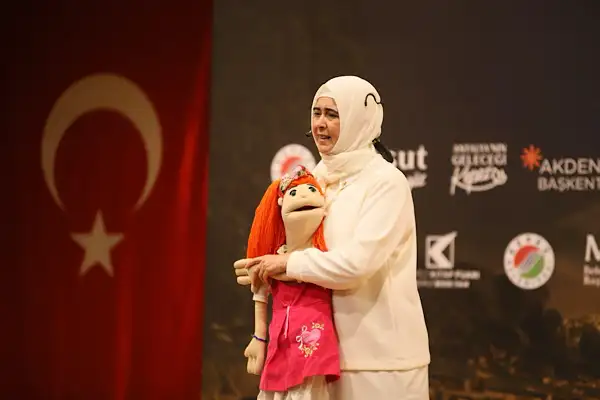 Kepez Kitap Fuarı’nda kukla Aykız ve yazar Karakayalı’dan masal etkinliği