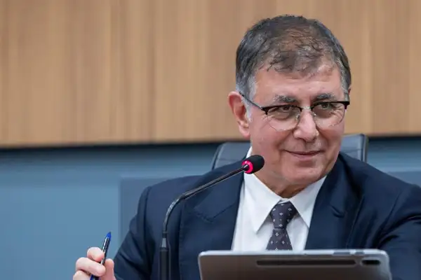 Tugay: Örnekköy’de tamamlanan konutların anahtarları teslim edildi