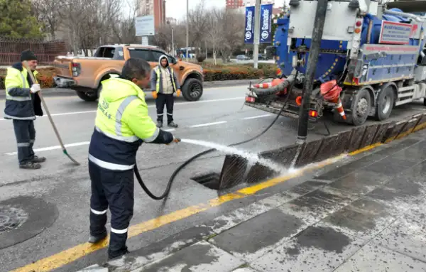 ASKİ 2025'te 334 bin ızgara ve sel kapanını temizledi  