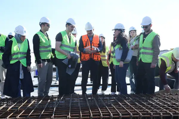 Çiftçi, öğrencilerle hastane inşaatını inceledi