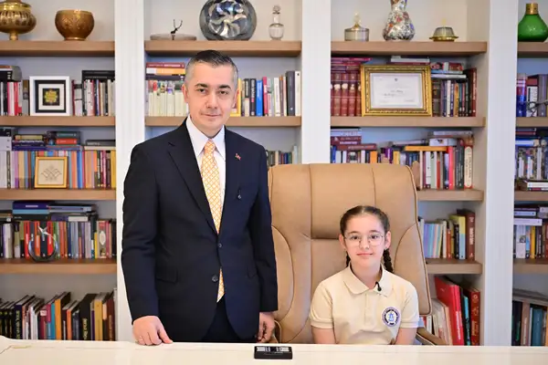 Esenyurt’ta koltuk çocuklara emanet edildi