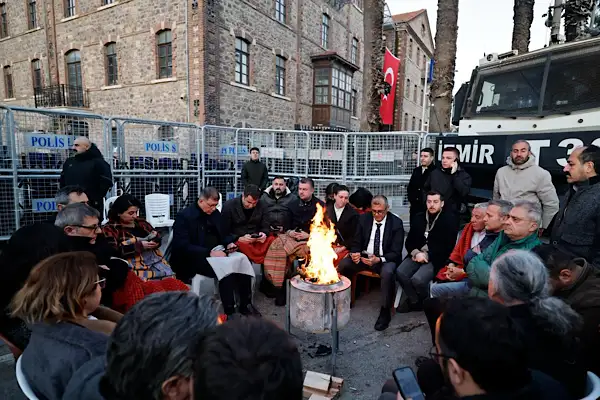İzmir’de Meslek Fabrikası önünde nöbet sürüyor