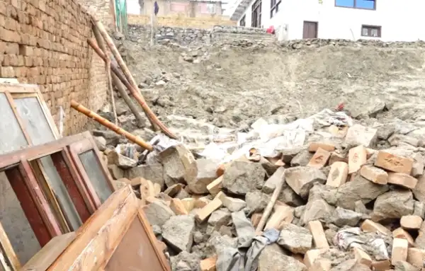 Afganistan'daki 5.8 büyüklüğündeki depremde en az 12 kişi hayatını kaybetti