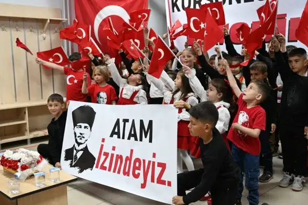 Karacabey’de 23 Nisan coşkusu köy okulunda kutlandı