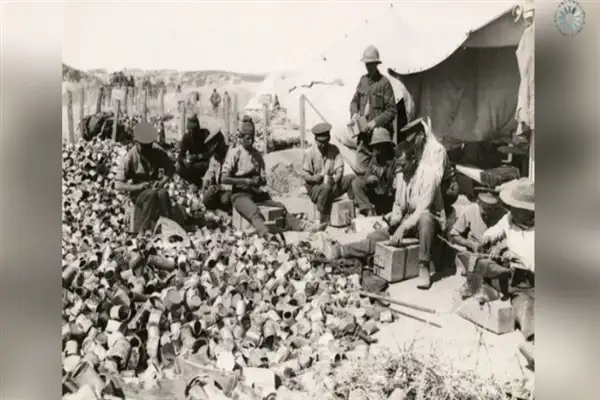 Gelibolu'da siperler arasında paylaşılan insanlık