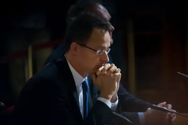 Szijjarto: Zelenski, Transkarpatya'da siyasi tiyatro sahnelememeli