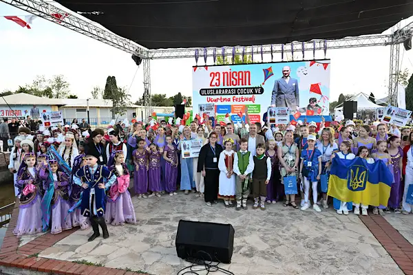Antalya’da Uluslararası Çocuk ve Uçurtma Festivali düzenlendi