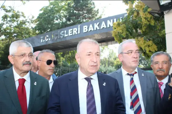 Özdağ: Kamyoncu esnafı evine ekmek götüremez hale geldi