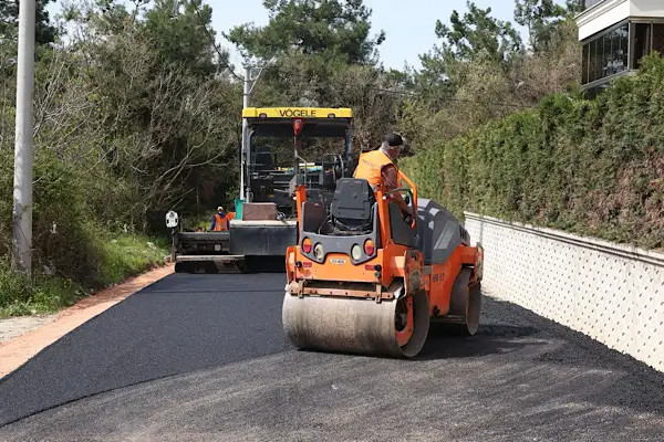 Osmangazi’de asfaltlama çalışmaları sürüyor