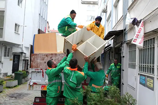 Osmangazi’de çöp eve ekipler tarafından müdahale edildi