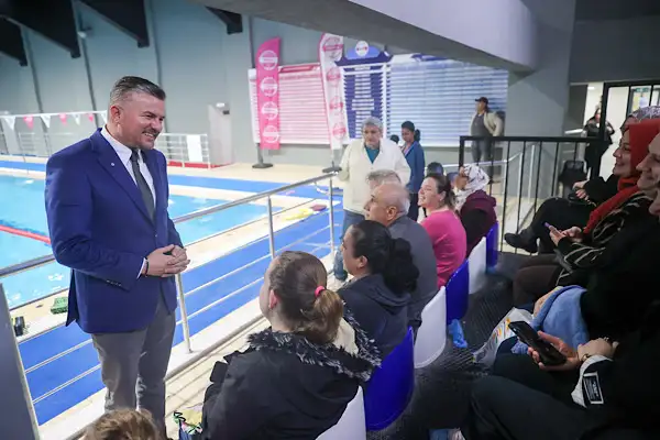 Buca’da özel çocuklar için yüzme kursu projesi sürüyor