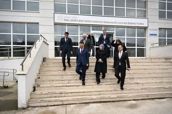 Vali Aktaş, Gebze’deki eğitim kurumlarını ziyaret etti