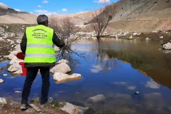 Yenimahalle’de larva ilaçlama çalışmaları devam ediyor