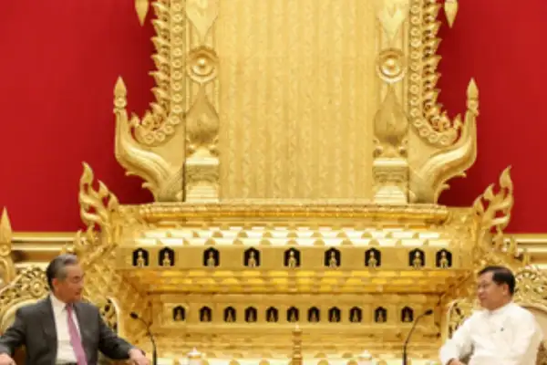 Wang Yi, Myanmar Devlet Başkanı Min Aung Hlaing ile görüştü