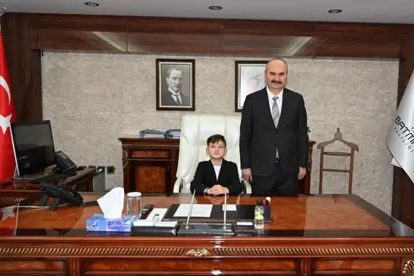 Batman’da valilik makamı temsili olarak öğrenciye devredildi