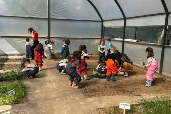 Konyaaltı’nda çocuklar tohumları toprakla buluşturdu