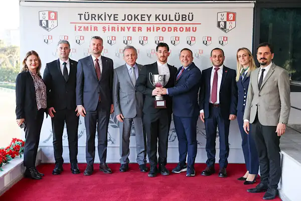 Buca Belediye Başkanlığı Koşusu’nu Önderbeyim birincilikle tamamladı