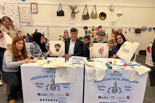 Başkan Kahveci, Kütahya Yöresel stantlarını ziyaret etti