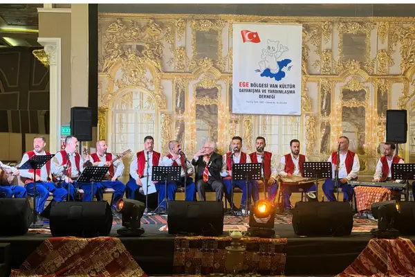 İzmir’de Van Gecesi düzenlendi