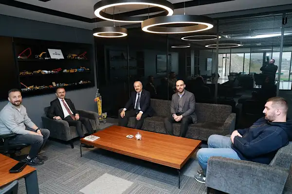 Vali Aktaş, Güzide Gebzespor Kulübü Başkanı Öztürk’ü ziyaret etti