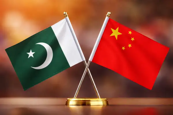 Pakistan ve Çin dışişleri bakanları telefonda görüştü