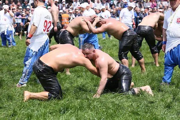 Kepez’de 12 yıl sonra yağlı pehlivan güreşleri düzenlendi