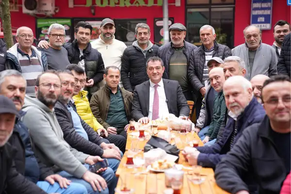 Köse, Fındık Pazarı esnafıyla bir araya geldi 