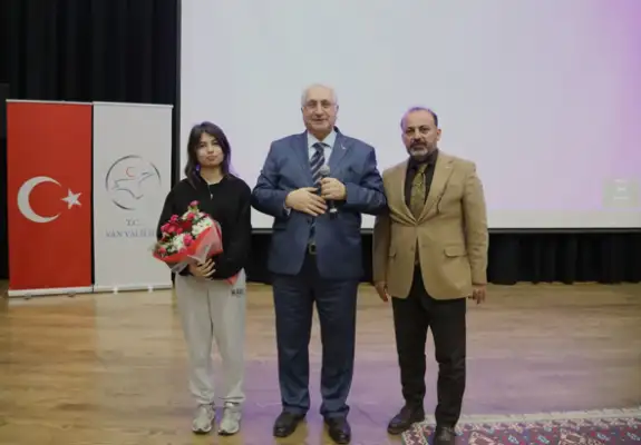 Van'da yapay zeka konulu söyleşi gerçekleştirildi