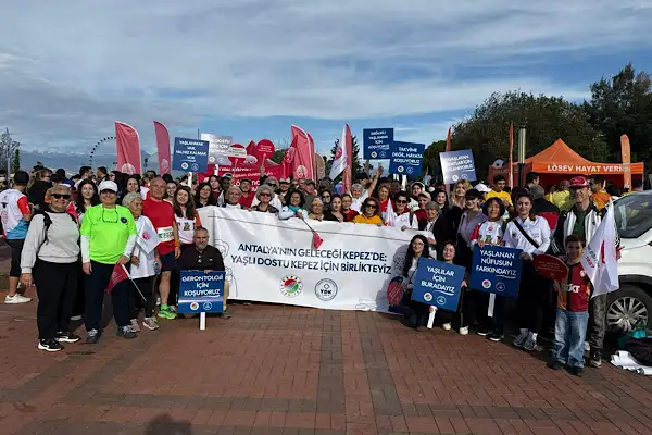 Kepez Gönüllüleri Runtalya Maratonu’nda koştu