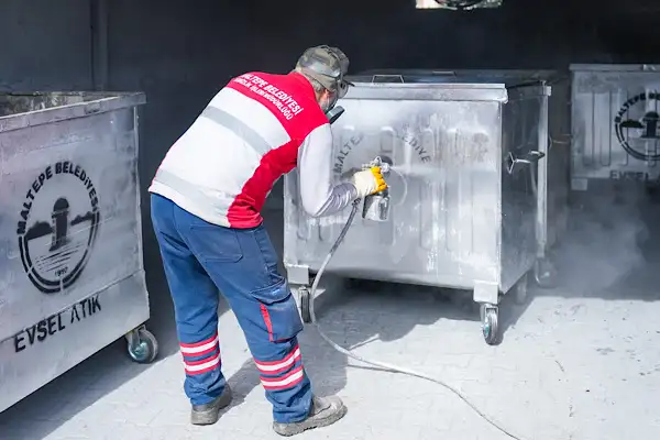 Maltepe’de konteyner bakım ve onarım çalışmaları sürüyor