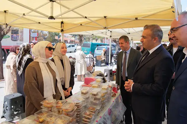 Karaman Valisi Çiçek, destek kermesini ziyaret etti