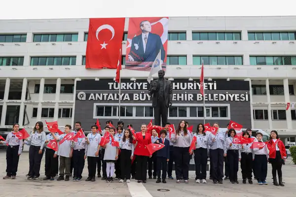 Antalya'da 23 Nisan kapsamında temsili devir teslim yapıldı
